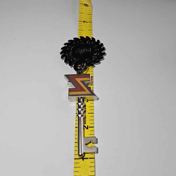 Accio! Magic Delivered Village Harry Potter Hogsmeade Zonko's Joke Shop Key - Picture 6 of 10